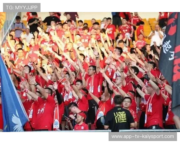 江苏荣耀开启新篇章——省委书记、省长为“苏超”冠亚军颁奖，一场体育盛事彰显江苏精神